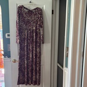 Elegant Burgundy and Cream Maxi Dress